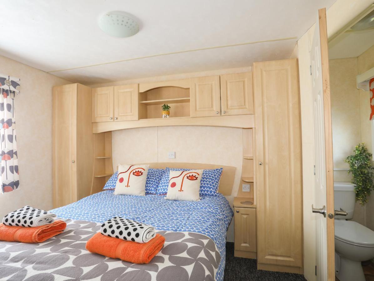Trewan Chalet Holyhead Eksteriør bilde