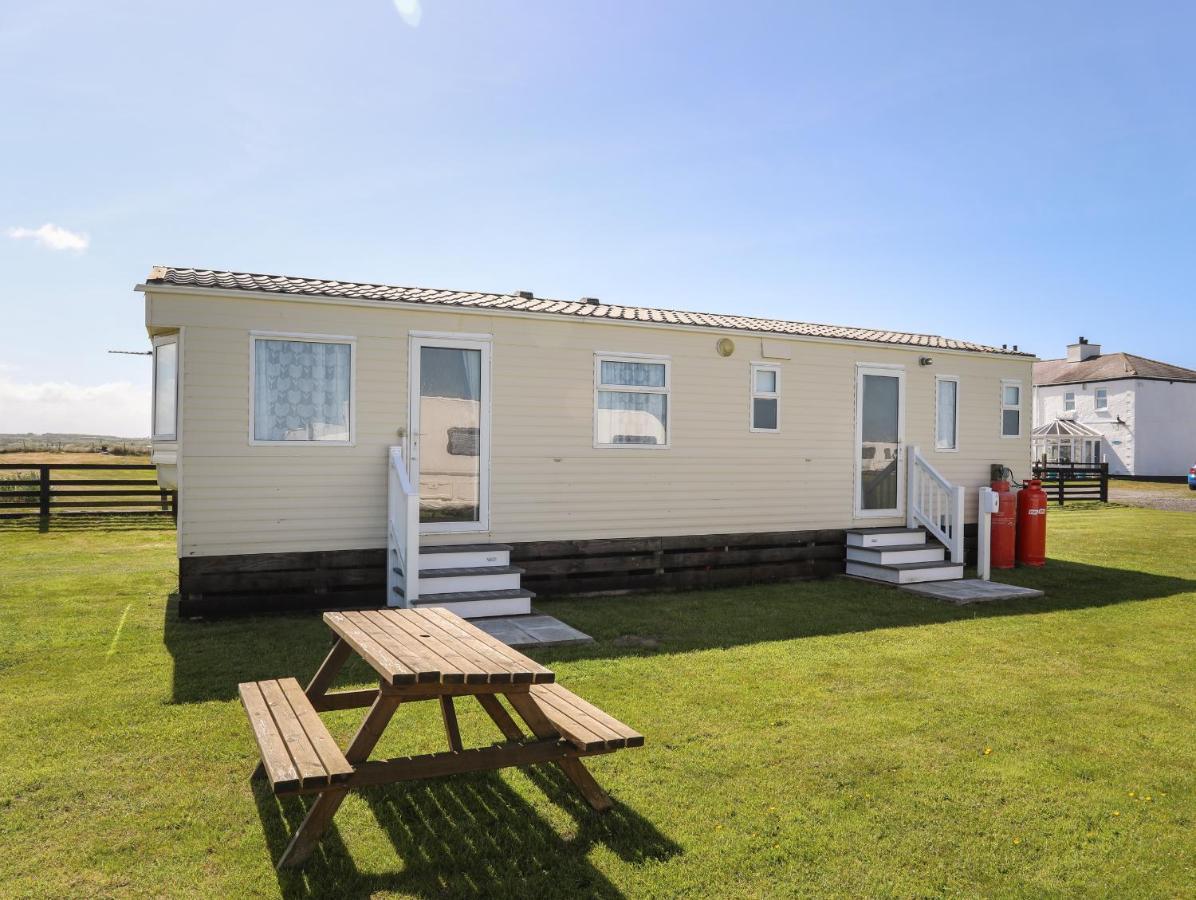Trewan Chalet Holyhead Eksteriør bilde