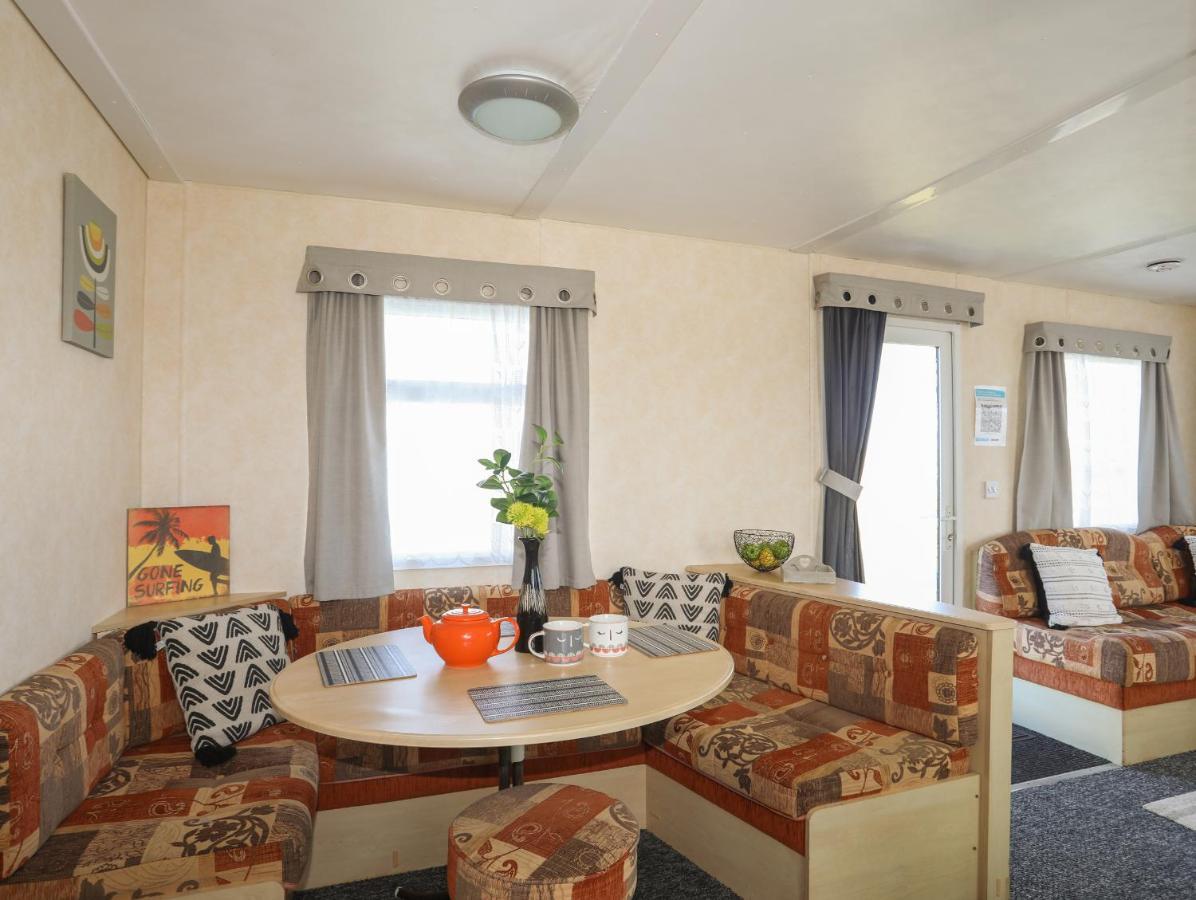 Trewan Chalet Holyhead Eksteriør bilde